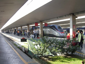 How to get to Florence by train. . Stazione di Santa Maria Novella, Firenze, Italia. Author Coclea. No Copyright