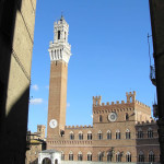 El Palazzo Pubblico y la Torre del Mangia, Piazza del Campo, Siena. Autor y Copyright Marco Ramerini