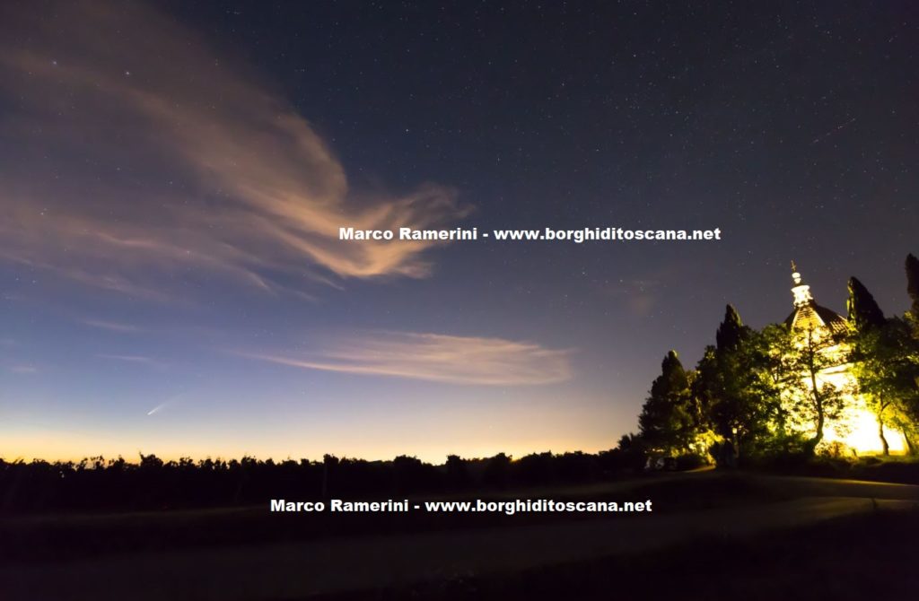 La cometa Neowise e la Cupola di San Donnino. Autore e Copyright Marco Ramerini..