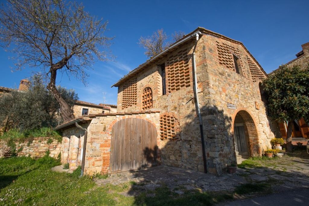 Edificio nel borgo di San Filippo a Ponzano (Foto: Marco Ramerini)